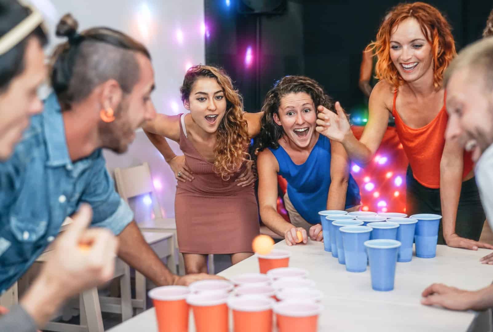 Bierpong auf der Grillparty