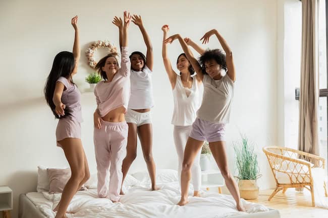 Pyjama-Party mit viel Spaß
