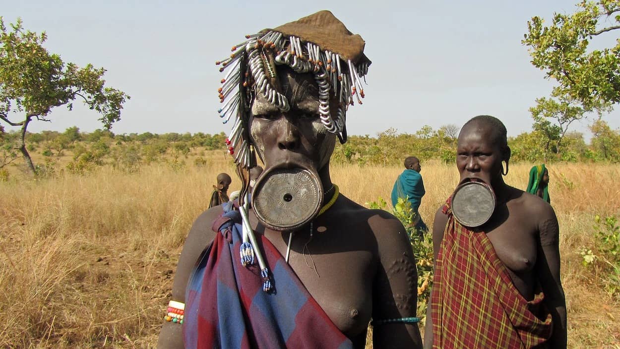 Feste Naturvölker: Lippenteller der Surma Frauen in Äthiopien und Sudan