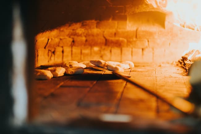 Brot backen im offenem Feuer
