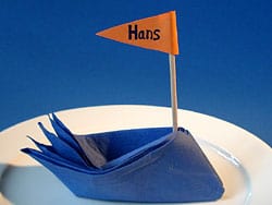 Papierservietten falten: Segelboot