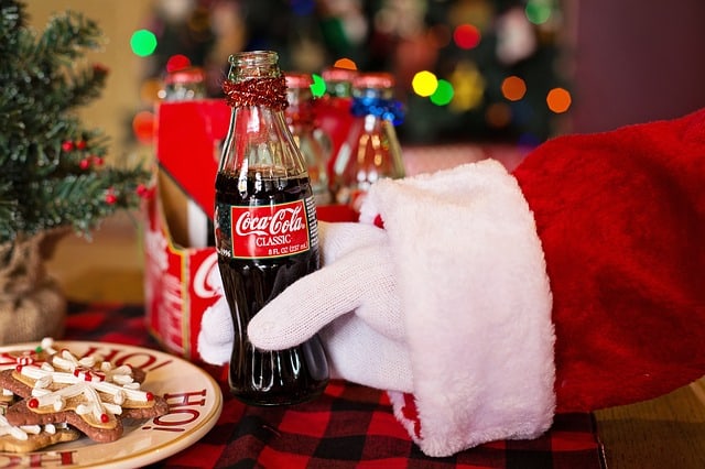 Die Weihnachtsmann Darstellung von Coca-Cola verbreitet.